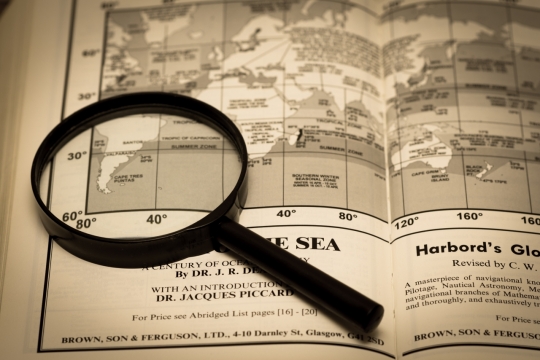 怀旧色调文艺复古黑白世界地图放大镜