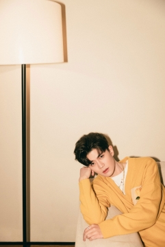 任嘉伦阳光帅气写真