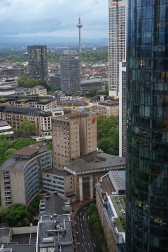 城市高楼林立玻璃外墙写字楼建筑外景