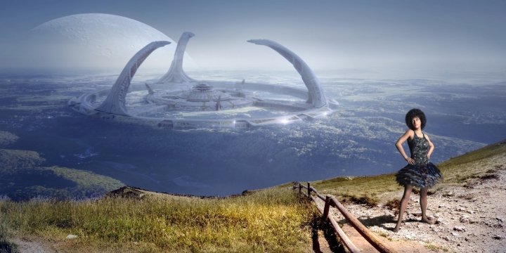 山顶山黑裙子女人身后科幻电影画面