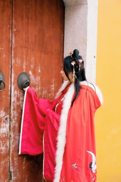 古装美女叩门高清照片