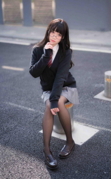 美女摄影_黑丝眼镜娘可爱甜美写真