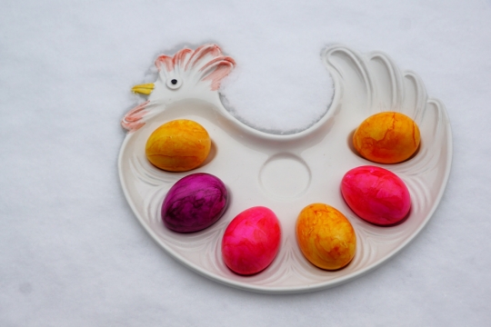 桌面趣味装饰白色鸡盘子彩色鸡蛋