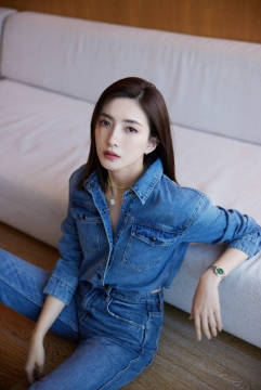 江疏影牛仔套装帅气十足写真图片