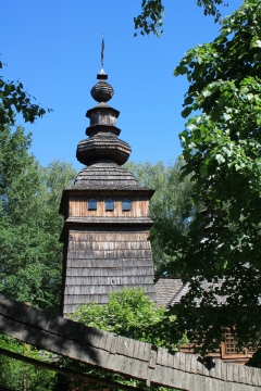 阳光蓝色天空自然树木植物间教堂建筑