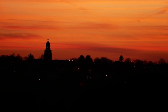 摄影技术_傍晚城市零星灯光建筑剪影