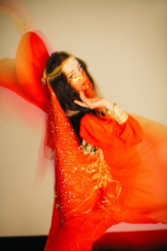 美女明星迪丽热巴妩媚性感写真