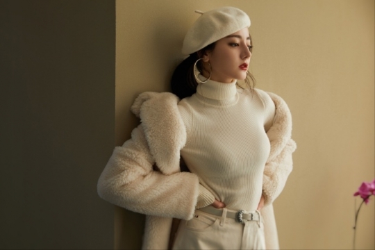 性感美女明星迪丽热巴妩媚优雅写真