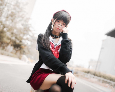 外景摄影_傲娇小女生户外美腿写真