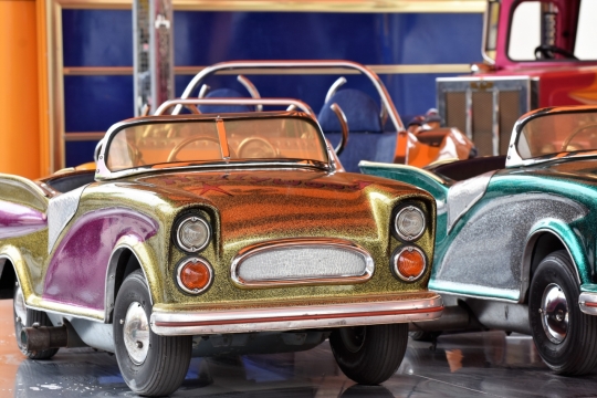 精致小巧玩具汽车展厅模型摆拍