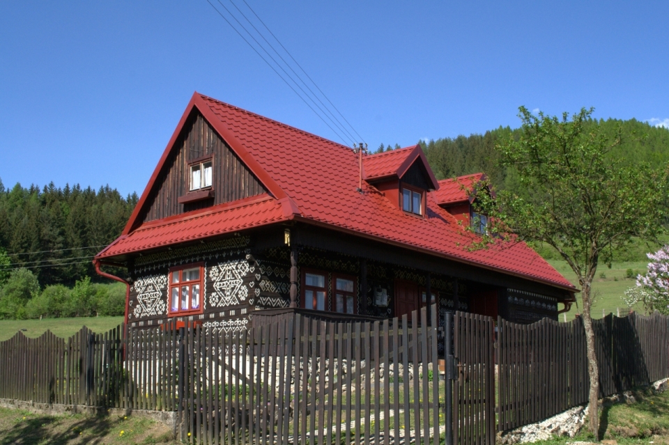 阳光自然户外红色屋顶房屋建筑