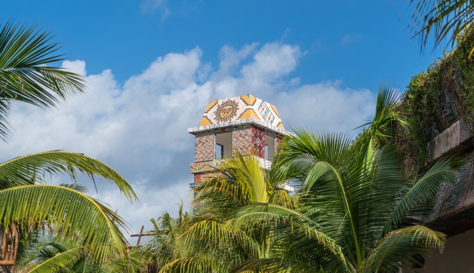 热带城市海边棕榈树塔楼壁画