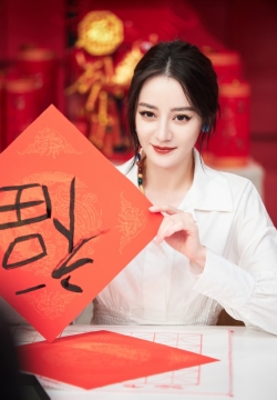 迪丽热巴直播现场写真图片