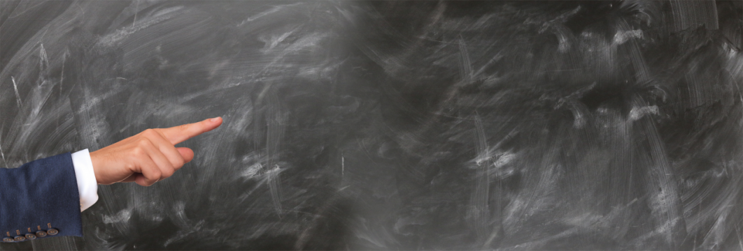 一只指着没擦干净黑板的手