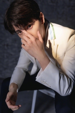 杨洋帅气写真手机壁纸