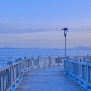 蔚蓝蓝天白云大海写真图片