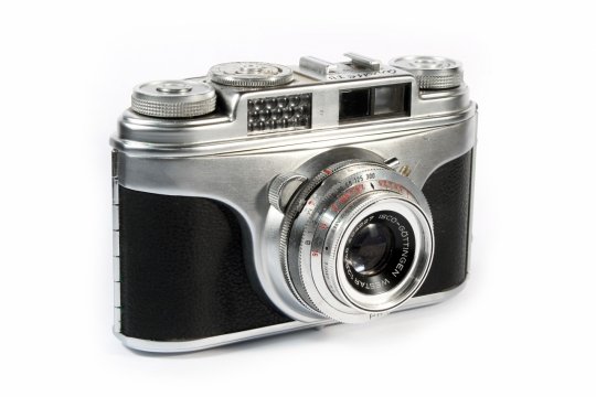 白色背景古典老式专业黑色相机