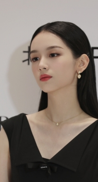 性感美女明星周也妩媚写真