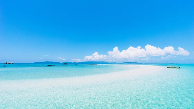 唯美蓝色大海白云win10主题风景壁纸