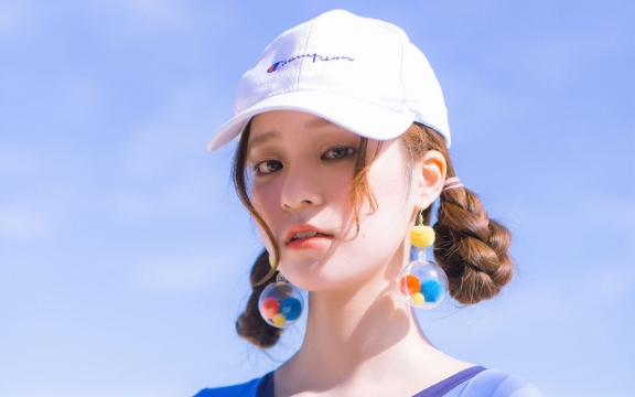 海边性感美女高清桌面壁纸