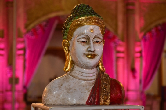 寺庙室内彩色艺术佛像塑像