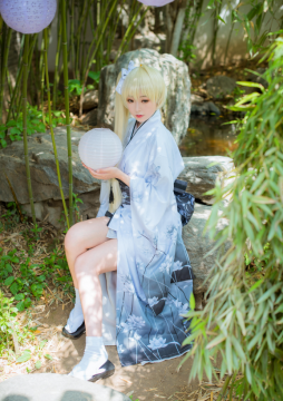 美女摄影_孤坐竹林小萝莉和服高清美图