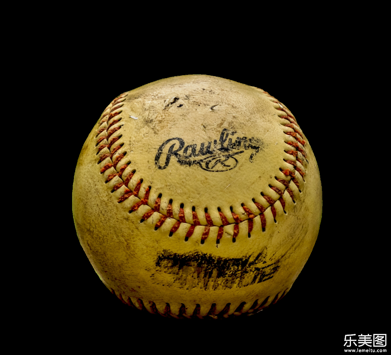一个老旧泛黄的棒球