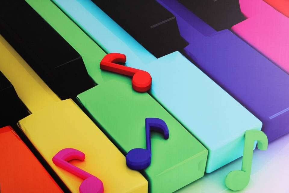 创意彩色钢琴琴键音乐音符模型