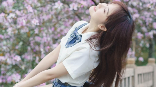 清纯美女制服诱惑高清桌面壁纸