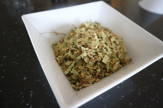 餐盘中香料碎渣食材摄影