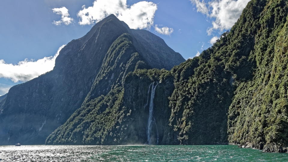 新西兰南岛米尔福德峡湾风景高清桌面壁纸