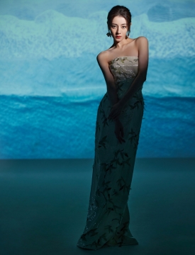 迪丽热巴性感婀娜写真