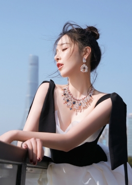 阚清子时尚利落性感写真图片