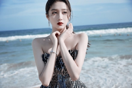 GQ人物盛典关晓彤写真图片