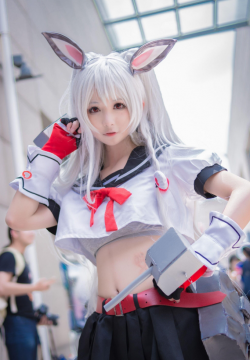 萝莉美女双马尾露脐装写真