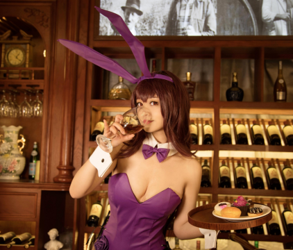 人物摄影_黑丝爆乳兔女郎酒吧昏暗诱惑写真