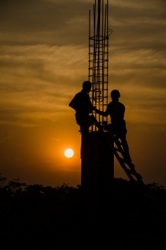 夕阳电缆施工工地天空太阳
