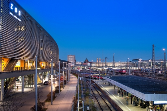 火车站台铁轨商场建筑外景