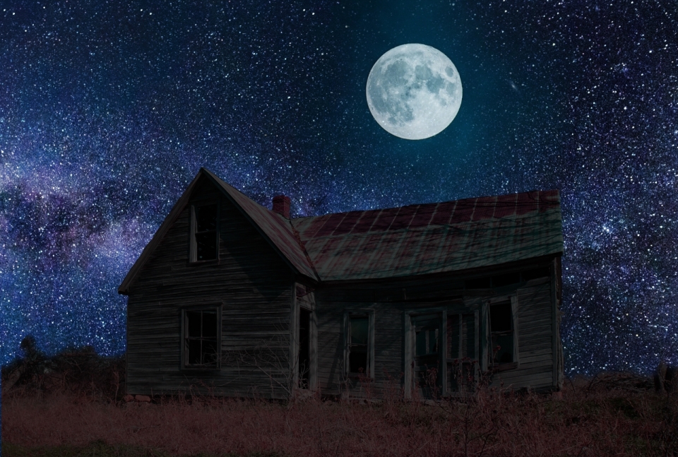 夜空繁星美景圆月亮和小屋子夜景