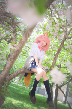 美女摄影_可爱少女制服白嫩美腿特写