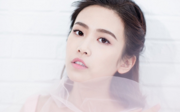 大眼睛甜美少女刘美彤白嫩肌肤超高颜值