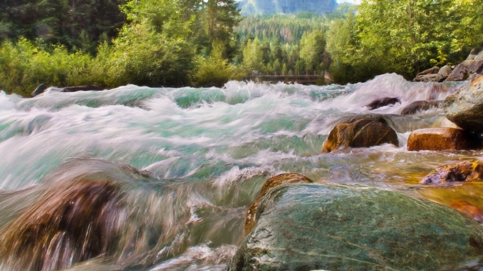 美丽的大自然风景山涧溪流瀑布风光高清电脑壁纸