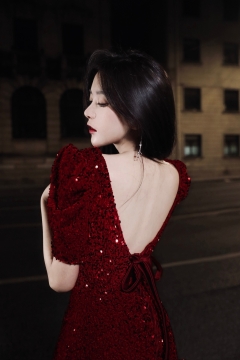 露背美女彭十六性感撩人诱惑写真