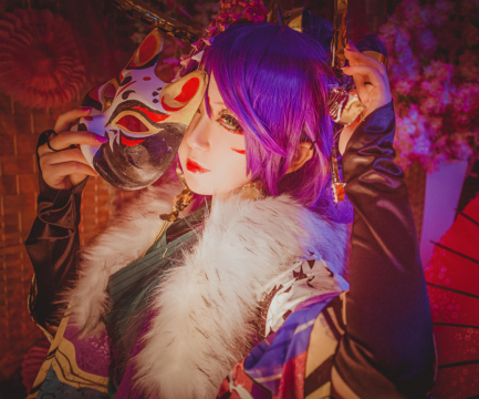 性感御姐妖异美妆COS写真