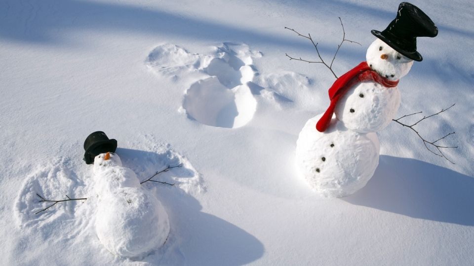 唯美冬天雪人高清宽屏桌面壁纸