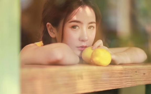 清新元气美女写真桌面壁纸