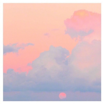 粉色海边风景写真图片