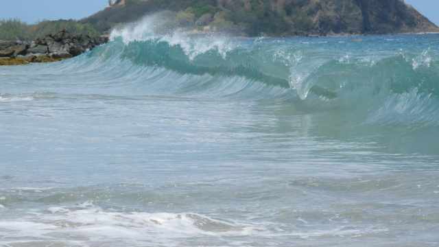 海浪浪花自然风光优美风景秀丽高清桌面壁纸
