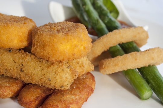 油炸诱人鸡翅美食特写