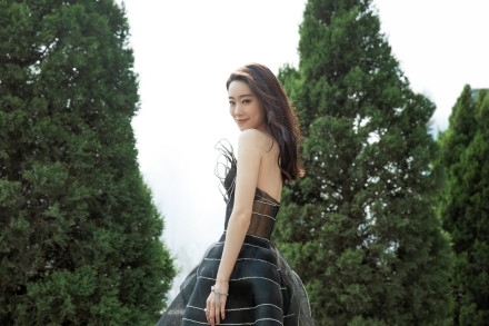 张小斐穿高定礼服图片